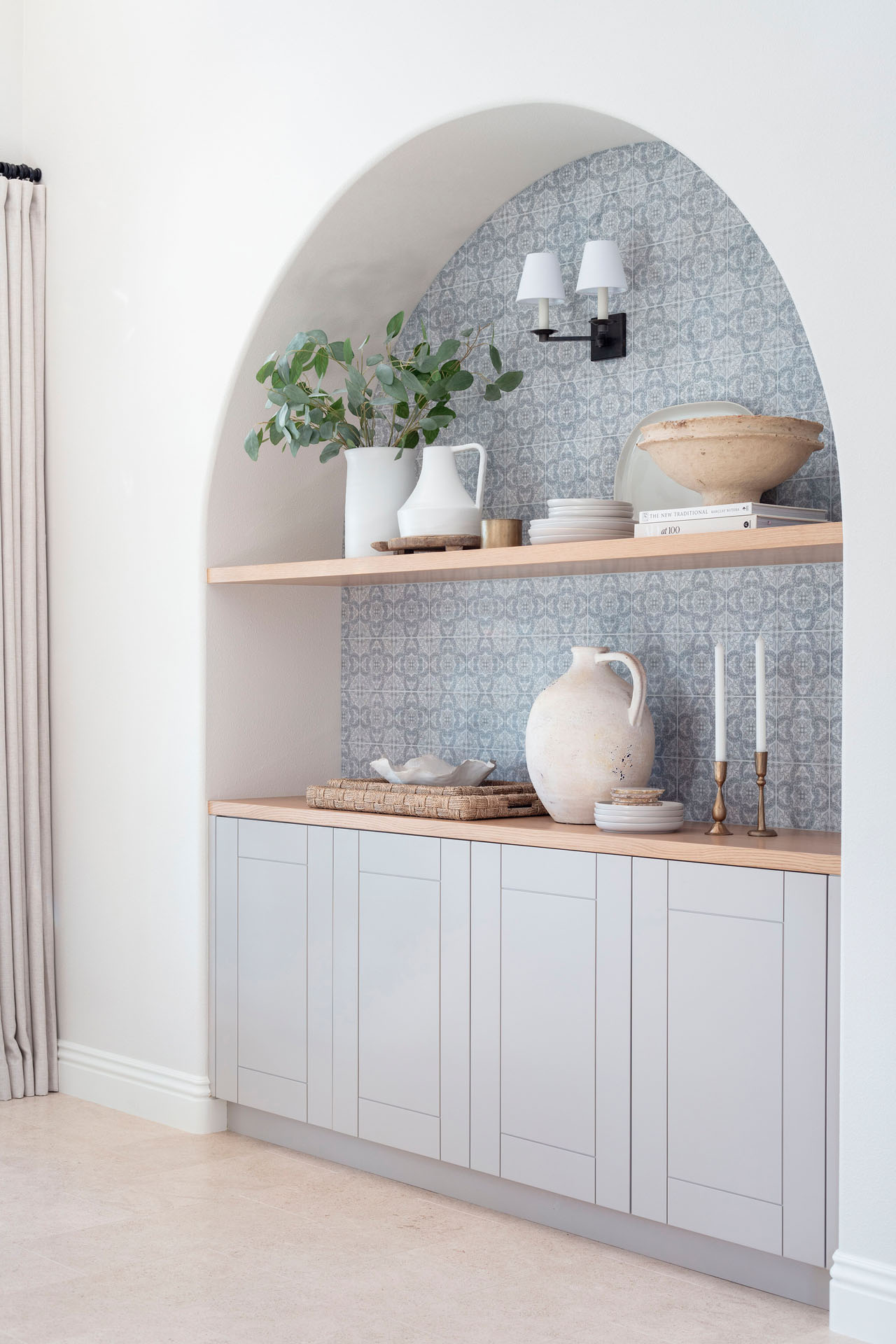 AST - Arya - HR - Bay Blue - Carrara Blanco - Entry Way Nooksized