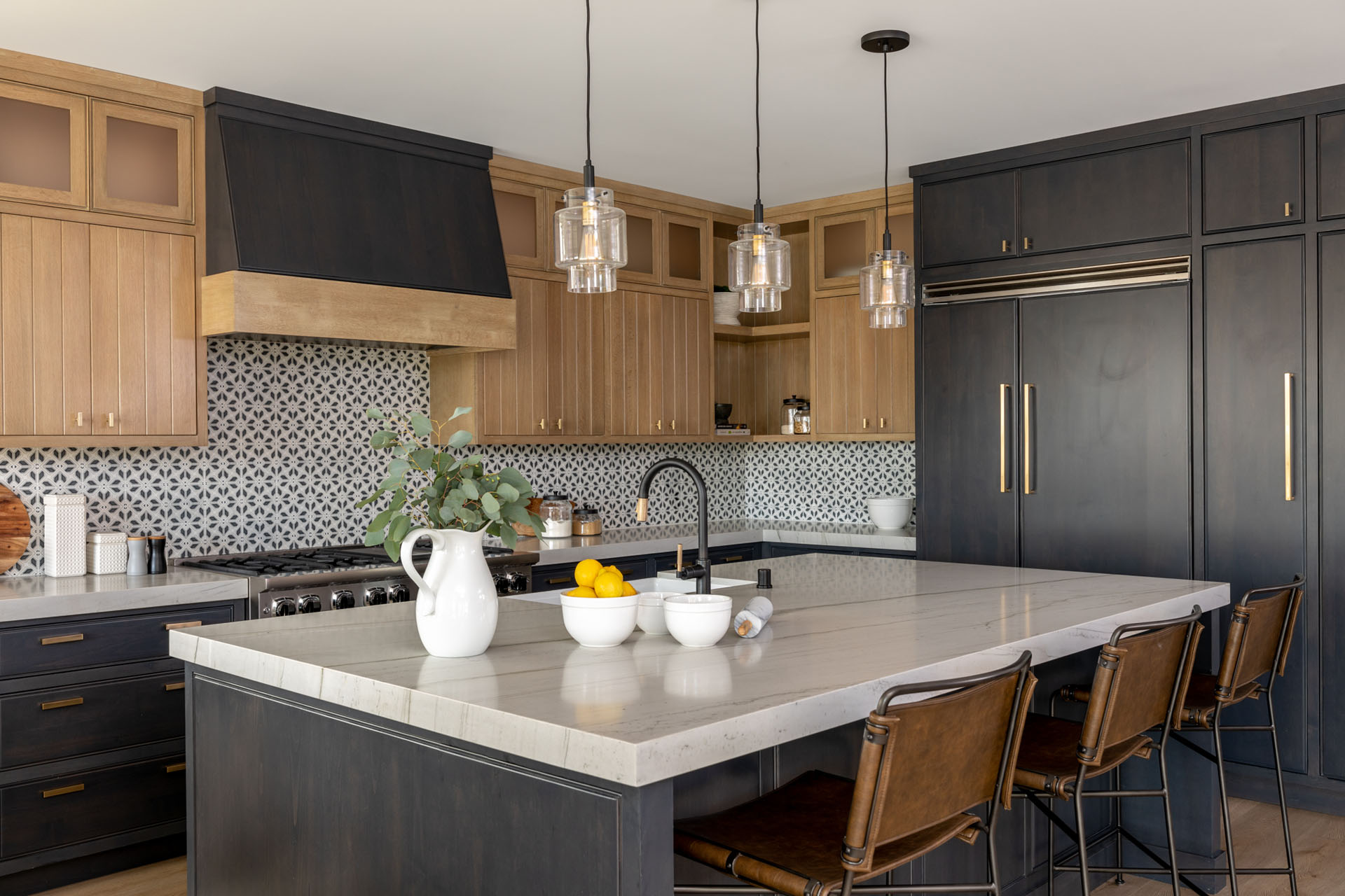 AST - Avery Grande - HR - Charcoal - Carrara Blanco - Kitchen Backsplash at Marina Bay Drive (Photography by Molly Rose Photo must credit)