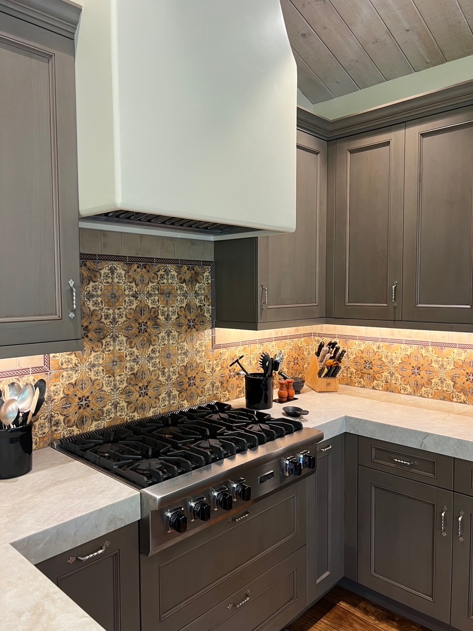 kitchen-brown cabinets